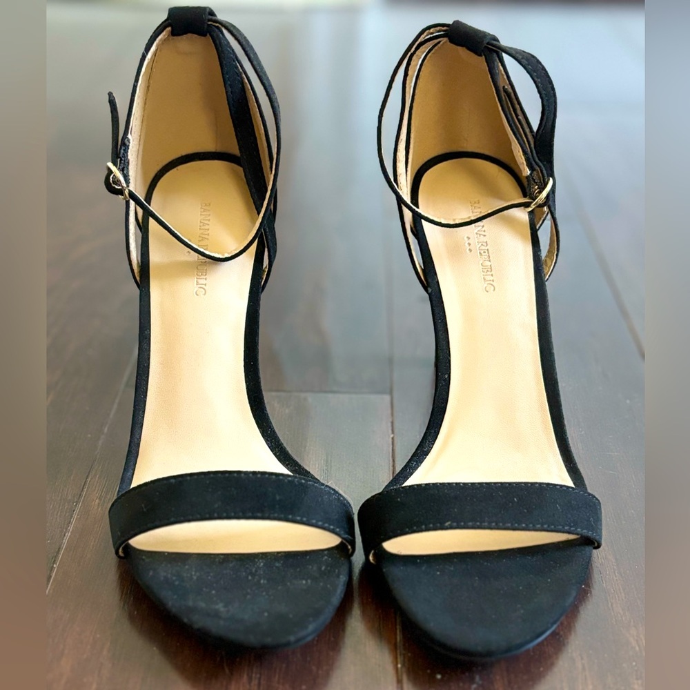 Banana Republic Strappy Black Heeled Sandal- 7